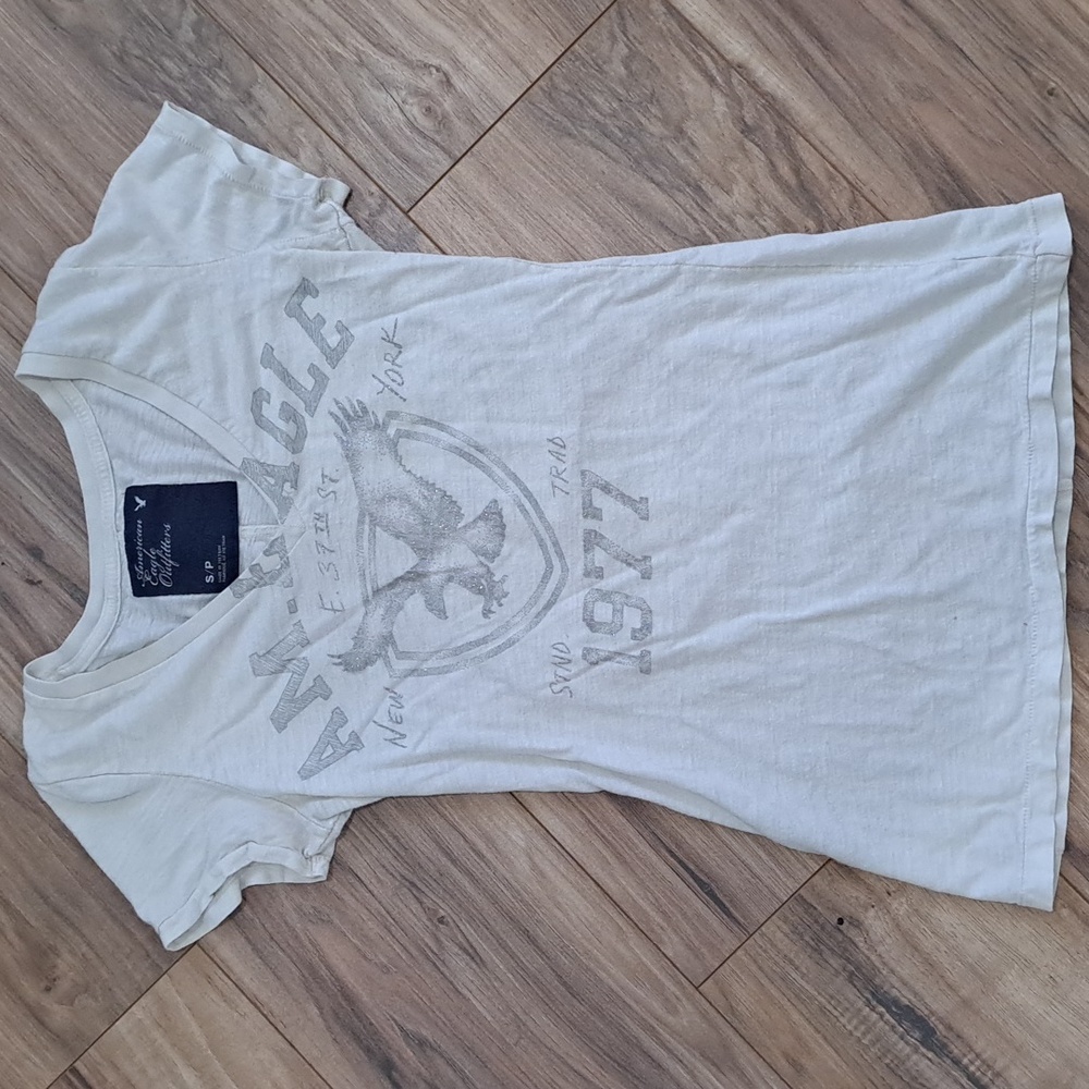 Classic American Eagle V neck shirt S